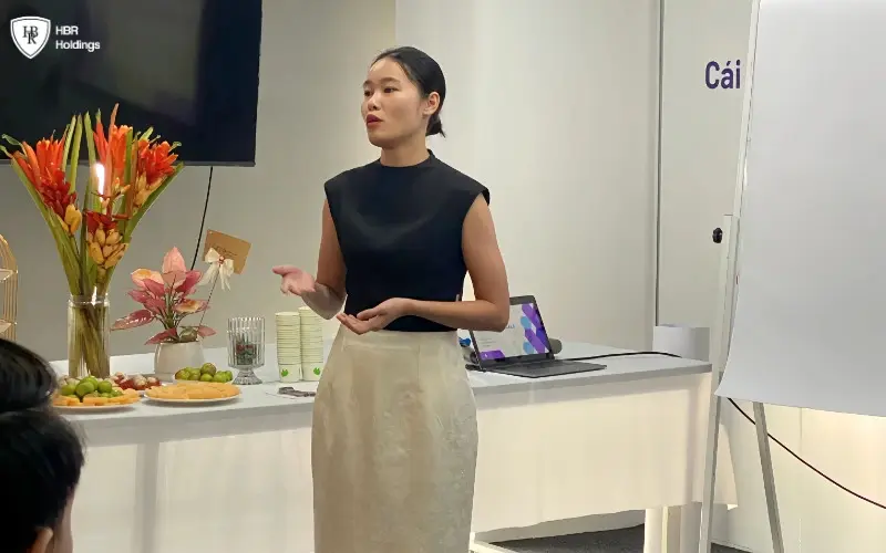 Ms. Thu Trang chia sẻ kinh nghiệm thực tiễn về kỹ năng kinh doanh tại Chiến Binh Sale 2025