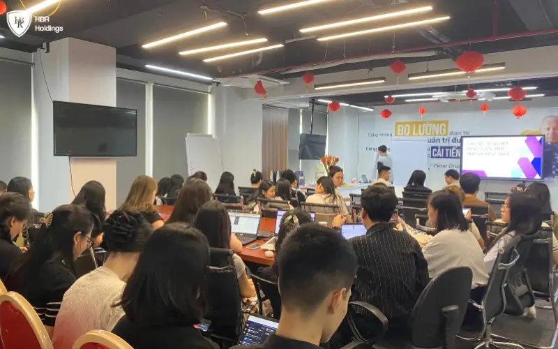 Các thành viên có mặt từ sớm, sẵn sàng tham gia chương trình Chiến Binh Sale 2025